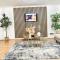 Spacious London Home - Garden, BBQ & Free Parking, Sleeps 8
