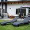 Familienfreundliche Ferienwohnung mit großem Garten, Spielplatz, privatem Badefass & Sauna