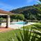Apartamento en bloque vivienda con piscina y barbacoa a 15 min de la playa