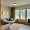Cozy City Apartment - Car parking - Queen bed - Wifi