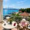 AB Preveza Apartments-15 Meters Over the Sea Attic & Alexander's the Great Executive Suite