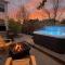 The Obsolete Suite - HotTub - King Bed - AC - Pet Friendly