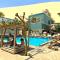 Viajero Huacachina Hostel
