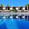 GARDEN Club - Hotel & Restaurant - FREE Outdoor Pool & Parking