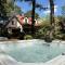 Golden Villas Luxury Garden Retreat - Jacuzzi & Sauna