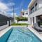 Poolside oasis by Caparica beach