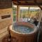 Vineyard Cottage with Private Jacuzzi