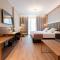 Hotel Giralda Center