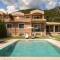 Villa Renata -Pool, Large Garden & Free Parking, 2 Minutes Walk from The Beach