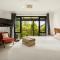 Group stays for Friends Families Weddings and Events Walkable to Fremantle and attractions Super Spacious with garden and courtyard and balcony and parking for 2 cars Sleeps 6 3BD 3BR