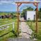 Ranch 66 - Wellness Tiny House Black Swallow ve stylu Route 66 se saunou, koupacím sudem a bazénem