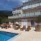 Villa Nikola - pool side apartments