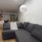 Modern Studio - Walk Everywhere!