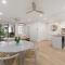 Beach & Lake Narrabeen Apartment with Outdoor BBQ