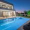 SunWhite Villas - Private Pool & Cozy Atmosphere, by ZanteWize