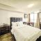 Modern 2BR 2BA, Pool & Gym, By Square One & YYZ