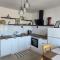 White House Apartments - Boho