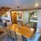 Renovated 4-Bedroom House 300m from the Beach