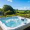 Clotted Cream Cottage - Detached Cottage near Dartmouth, Hot Tub & Sauna