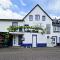 Blue Lagoon Holiday Apartments & Double Room with Balcony