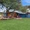 Blue Haus with Hot Tub, Shuffleboard, EV Charger - Walk to Town & Wineries