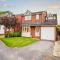 Detached House - 3 Bedrooms - 3 Bathrooms - Private Garden & Parking Plus Garage - Quiet Cul De Sac Location - Dog Friendly - Fast Wifi - Close to Motorway Access