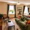 Stylish Top Floor Retreat with Stunning Solent Views