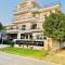 Hotel Luxe Heights Lahore