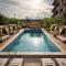 Apartment with pool