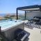 Blue Moon Apartment, now with Jacuzzi