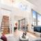 Luxury Penthouse for 8 - Center - Parking - Therme 8 min - Airport 15 min