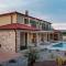 NEW Villa Bombovi dvori with Pool, Gym & Sauna