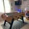 À la villa familiale spa sauna salle de jeux babyfoot fléchettes et autre