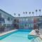 Hollywood Prime Location with Resort Style Pool, Free Parking and Close to Everything LA