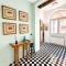 Salerno Old Town 10 Min From Ferry Port & Train Station Fast WiFi Blue Velvet