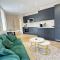 Stylish City Centre Flat - Walk to Trinity & Station