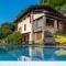Casa Ronco Frati, piscina vista lago