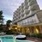 Hotel Monaco - parcheggio e piscina