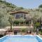 OLIVE QUEEN Rustic Estate