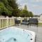 Falconers Lodge with Hot Tub