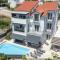 Luxury Villa, 40 sqm heated private pool, gym, Seaview, 200m to beach, 7 bedrooms
