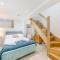 Town Square Apartment - Uk45611