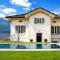 White suite - Jacuzzi, Swimming pool & Lake view