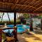 Villa Kipara - Beachside - Private Pool & Jacuzzi