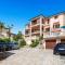 Rona Apartments Ani