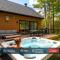 Légendaire Private Hot Tub, Games, BBQ, Carling lake
