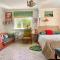 LITTLE LONDON ONE boutique apartment Netflix TV Old Town