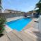 Appartement Rez-de-jardin dans une maison avec piscine