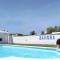 Casa ZAHOMAR con piscina exterior