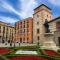 Apartment in monumental square Madrid Center
